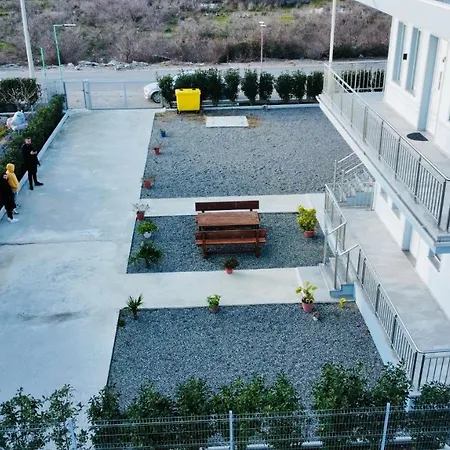 Проживание в семье Rrjolli View