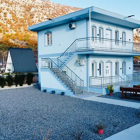 Проживание в семье Rrjolli View *