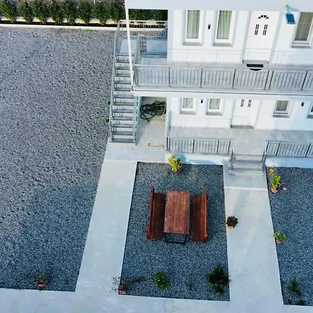 Проживание в семье Rrjolli View